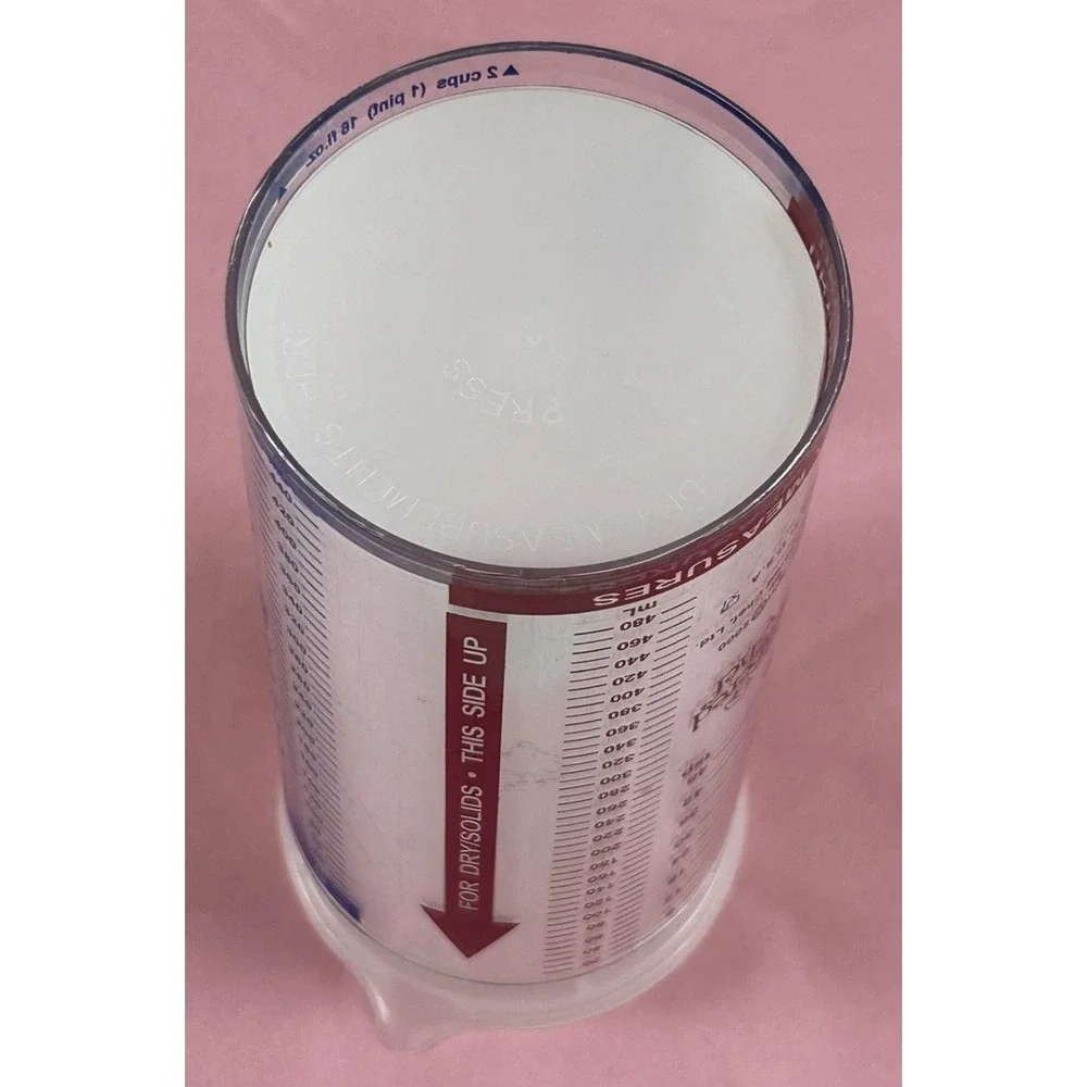 Pampered Chef 2 Cup Liquid Dry/Solid Adjustable Measuring Cup w/Spout **EUC**